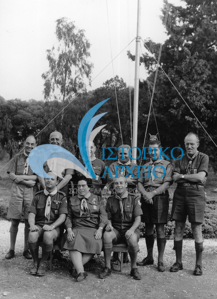 Στην φωτογραφία διακρίνονται οι εκπαιδευτές: (όρθιοι) Αλε. Σαράτζογλους, Λ. Σκυριανίδης, Δ. Μακρίδης, Κ. Κανέτης, Μ. Ρουμπέσης, (καθιστοί) Δ. Μαρκουλής, Γ. Βελουδάκης, Π. Σκυριανίδου.