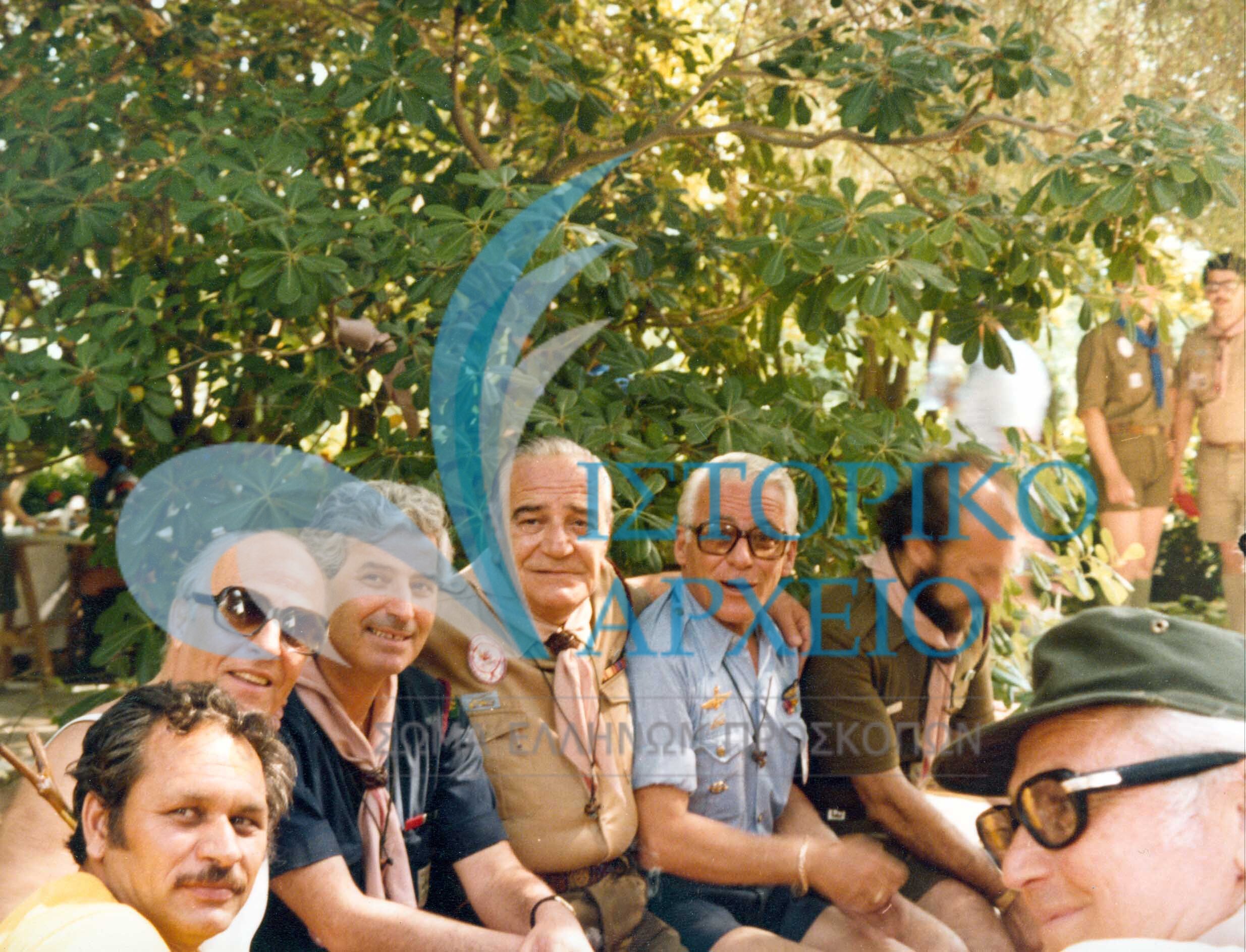 Από την ετήσια Συνάντηση Πτυχιούχων Διακριτικού Δάσους στο Βίδο Κέρκυρας το 1981. Από αριστερά Θ. Παπανικολάου, Κ. Σικ, Κ. Παπαδόπουλος.