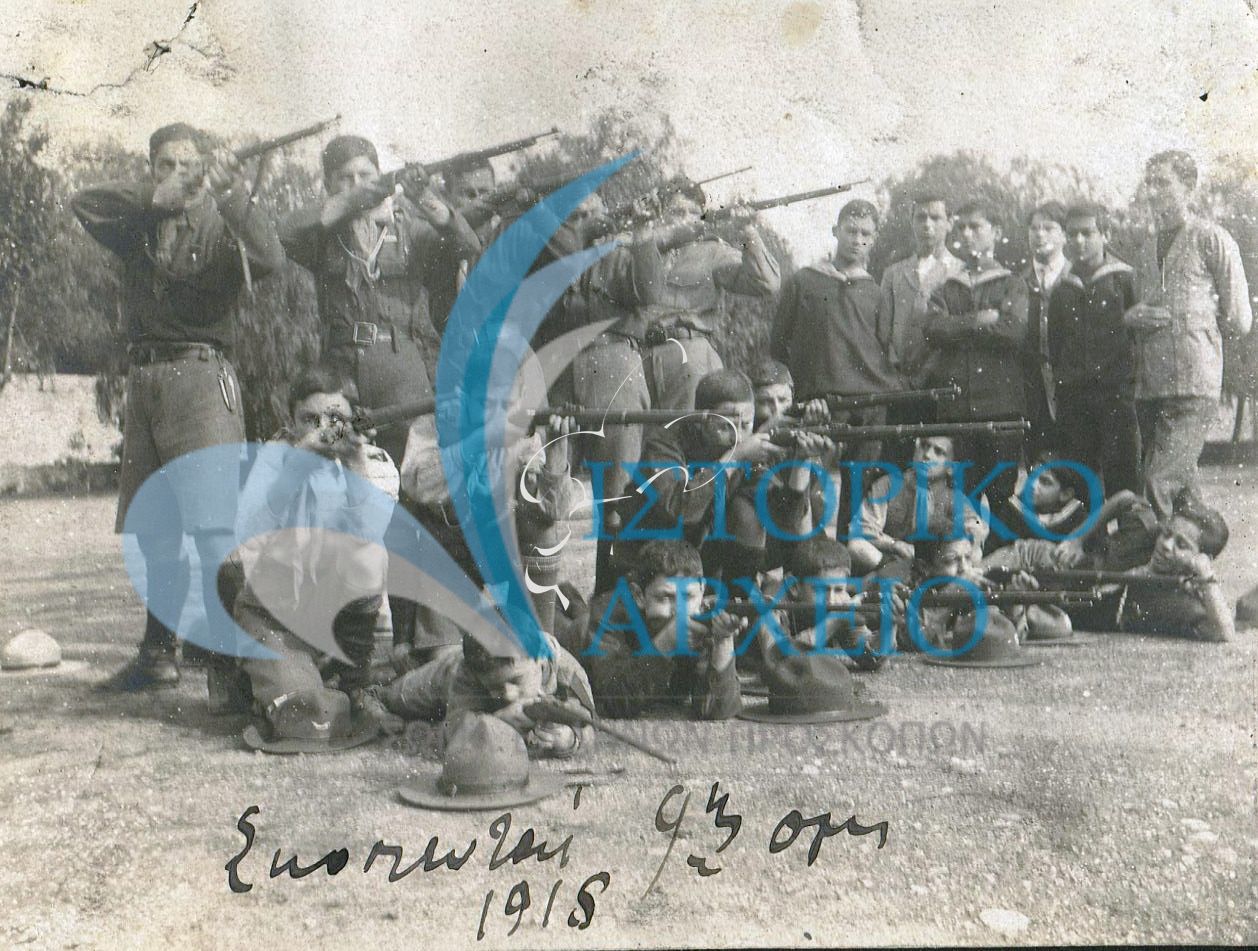 Οι σκοπευτές της 9ης Ομάδας Αθηνών σε εκδρομή το 1919.