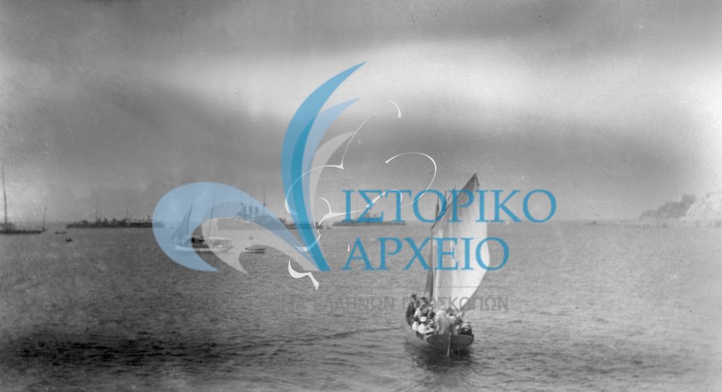 Ιστιοπλοϊα με ναυτοπροσκόπους στη λέμβο της 3ης Ομάδος Αθηνών το 1935.