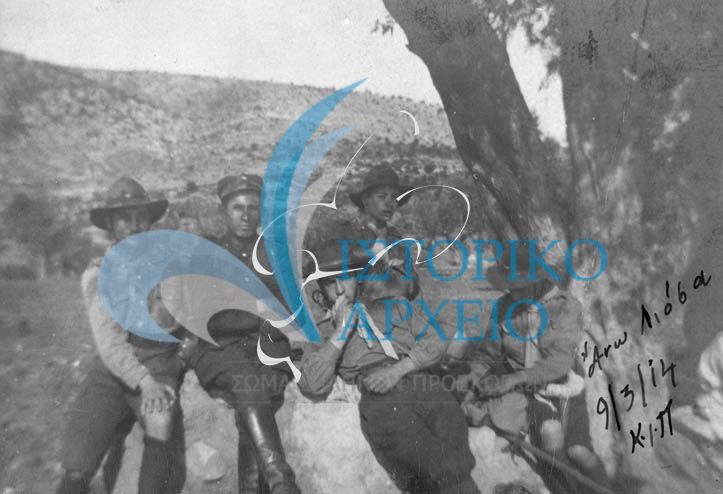 Πρόσκοποι της 7ης Ομάδας Αθηνών σε εκδρομή στα Άνω Λιόσια το 1914.