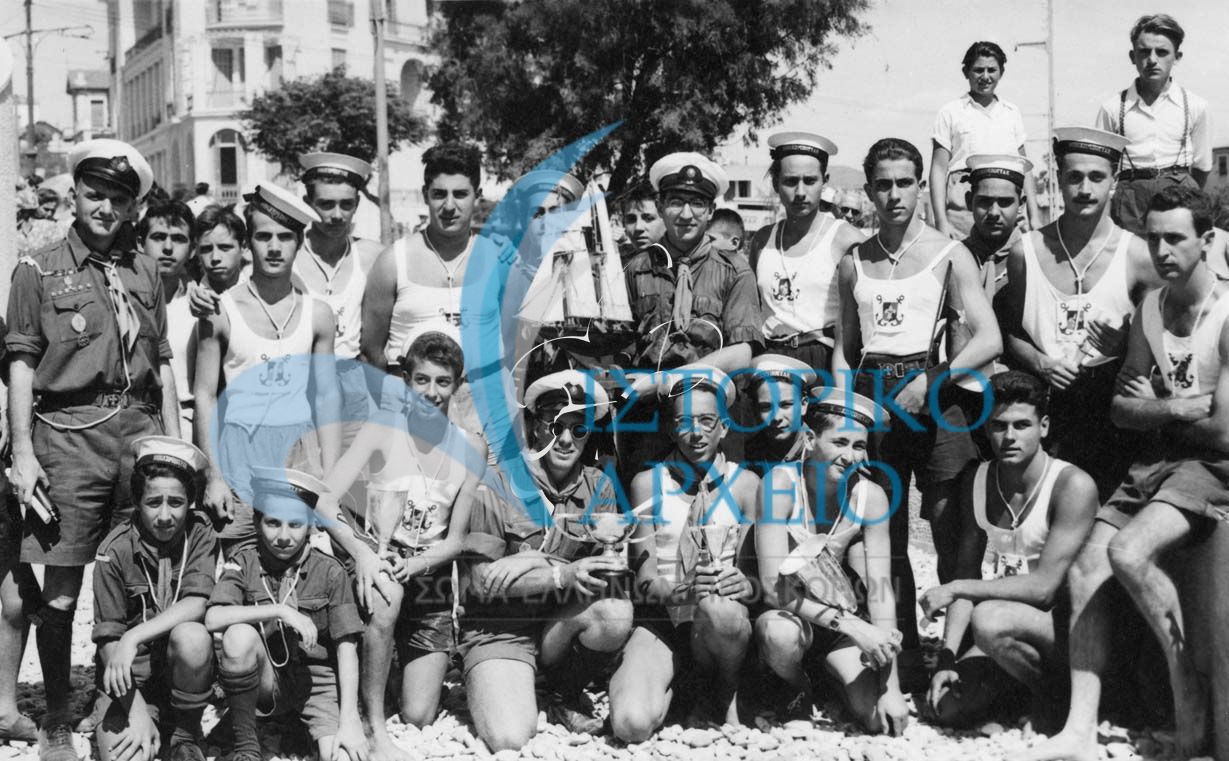 Η ομάδα της 3ης Ναυτοπροσκόπων Αθηνών που νίκησε κατ΄επανάληψη στους πρώτους ναυτοπροσκοπικούς αγώνες Αθηνών το 1948 στο Π. Φάληρο.