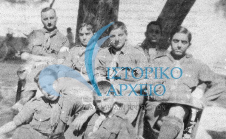 Εκδρομή στο ΠΥΒΑ το 1918. Διακρίνονται οι: Γ. Βλαβιανός, Αν. Θεοφιλάς, Λ. Λιδωρικιώτης και άλλοι