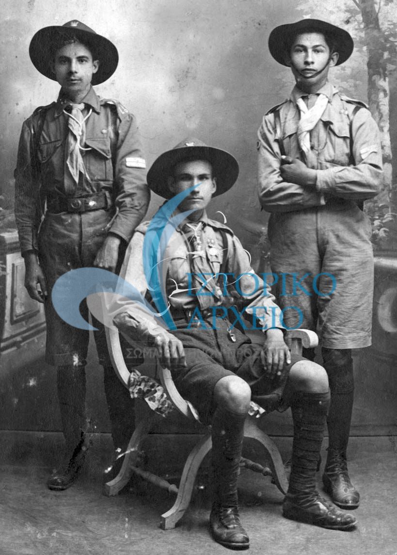 Σε αναμνηστική φωτογραφία το 1914 οι Ν. Μουρίκης, Ι. Βράχας και Λ. Γαλανός.