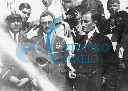 Ο Η. Ησαϊας ως τοπικός έφορος Αθηνών με τον Αρχηγό της Ισραηλικής Ομάδας Θεσσαλονίκης Θ. Εσκενάζι κατά την Α' Προσκοπική Συγκέντρωση στο Στάδιο το 1926.
Η φωτογραφία ήταν δώρο των ισραηλιτικών ομάδων Θεσσαλονίκης στον Η. Ησαϊα.