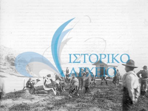 Ο Κ. Μελάς με προσκόπους της Αθήνας στη δεντροφύτευση στο Λ. Φιλοπάππου το 1913