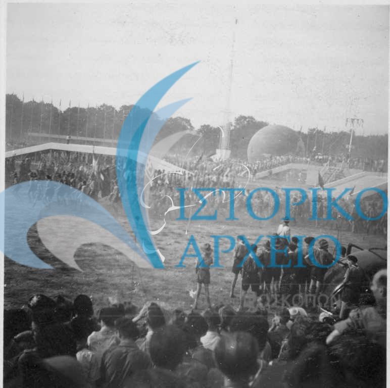 Η ελληνική συμμετοχή στην πυρά έναρξης του Τζάμπορη της Γαλλίας το 1947.
