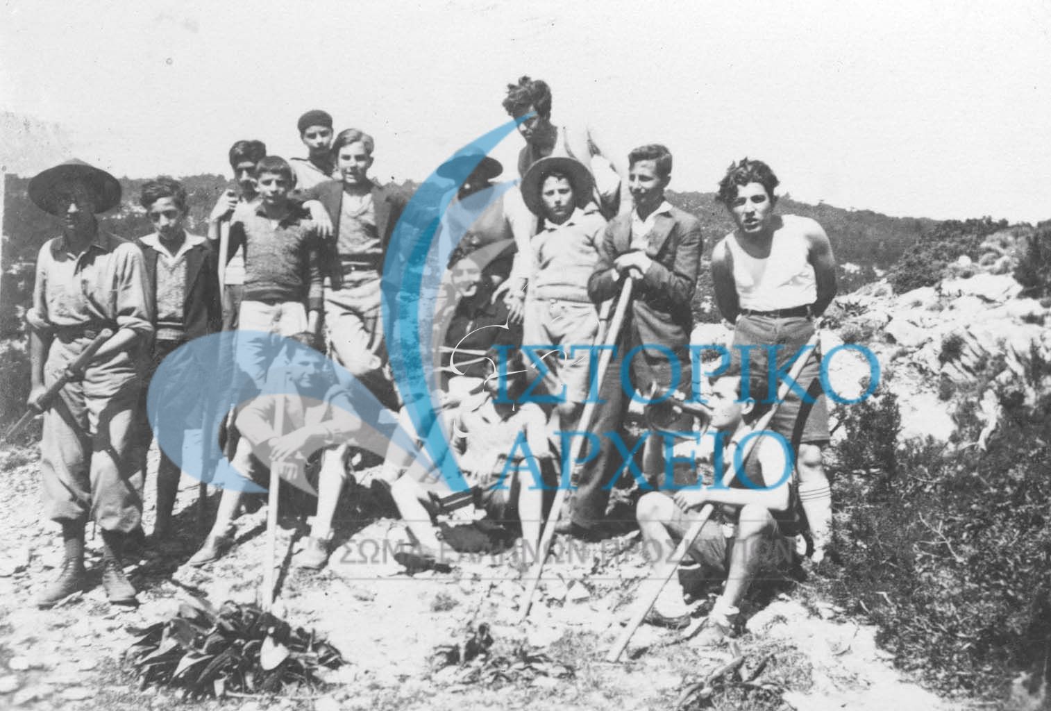 Η προσκοπική Ομάδα του Κολλεγίου Αθηνών το 1933 σε εκδρομή 