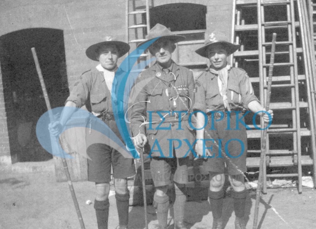 Πρόσκοποι από την ελληνική αντιπροσωπεία του Τζάμπορη της Αγγλίας το 1920.