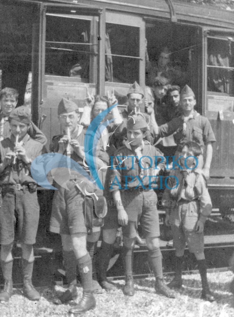 Η Έλληνική συμμετοχή στο πρώτο Παγκόσμιο  Τζάμπορη.Στο τρένο για το Παρίσι