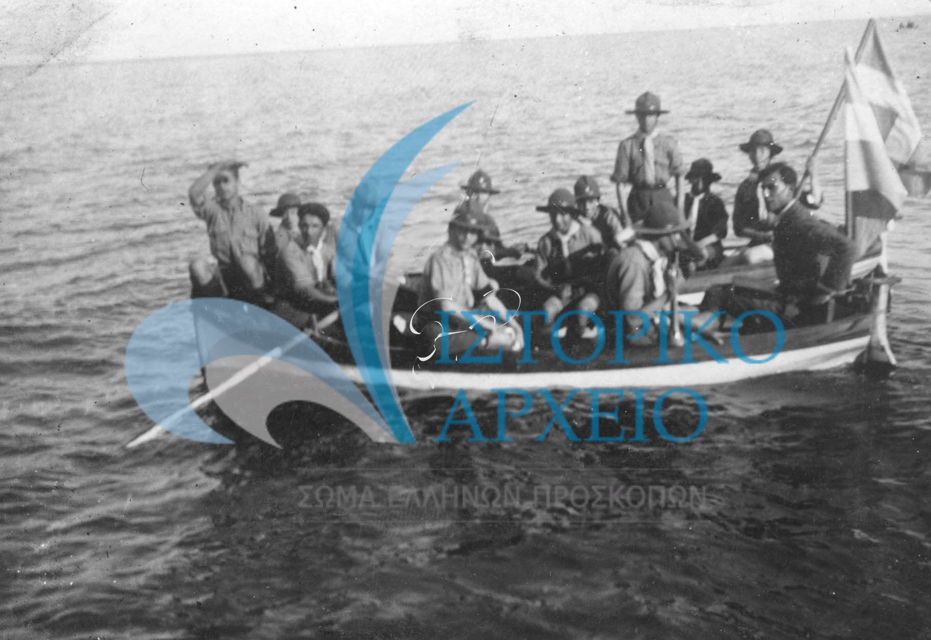Η 2η Ομάδα Προσκόπων Κέρκυρας σε εκδρομή στο Μον Ρεπό το 1927 Περιήγηση με βάρκα στις 7 Δεκεμβρίου του 1927.