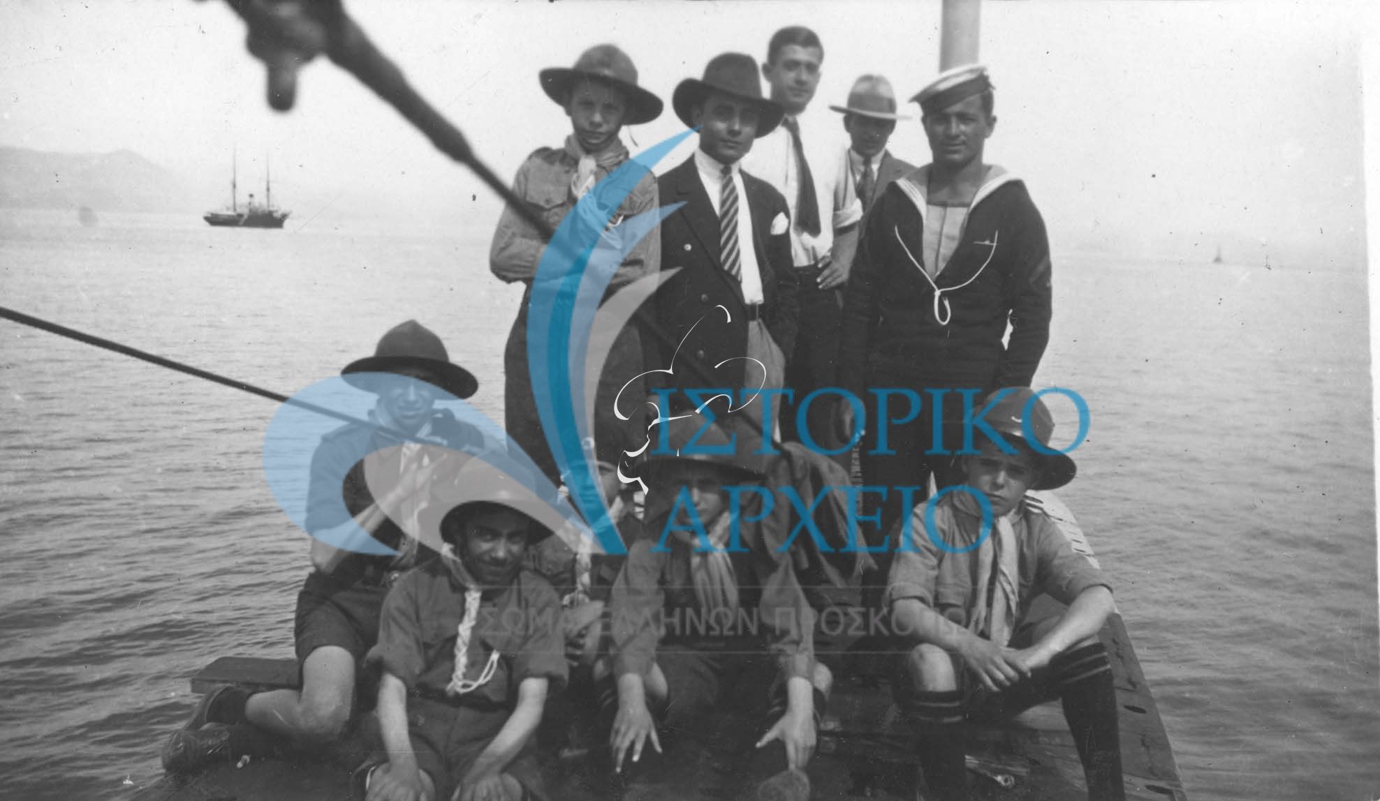 Η 2η Ομάδα προσκόπων Κέρκυρας σε εκδρομή σε επίσκεψη στον Ελληνικό στόλο  στις 10 Μαίουτου 1929