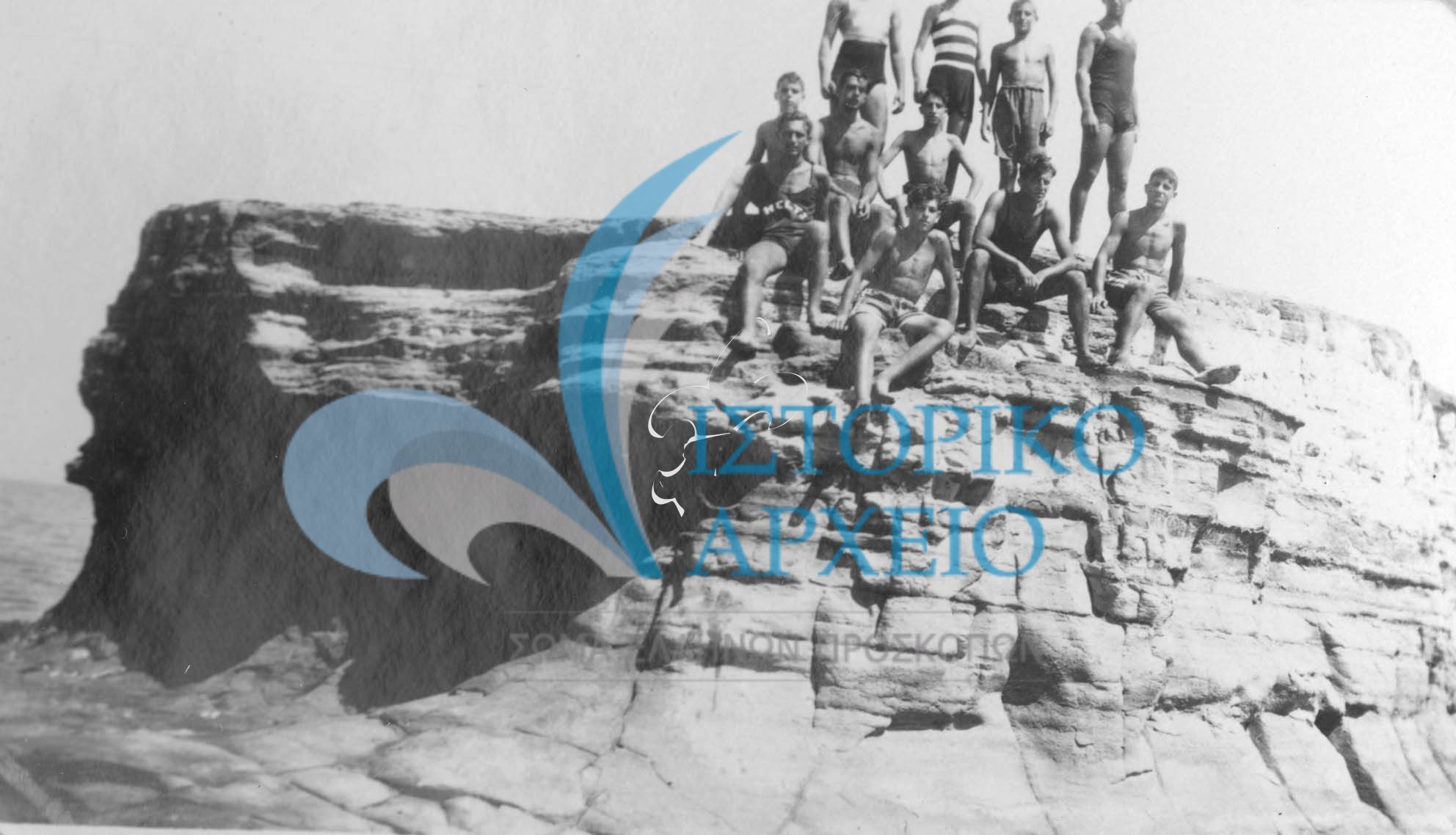 Πρόσκοποι της Κέρκυρας σε τριήμερη εκδρομή στο Σιδάρι τον Αύγουστο του 1930.