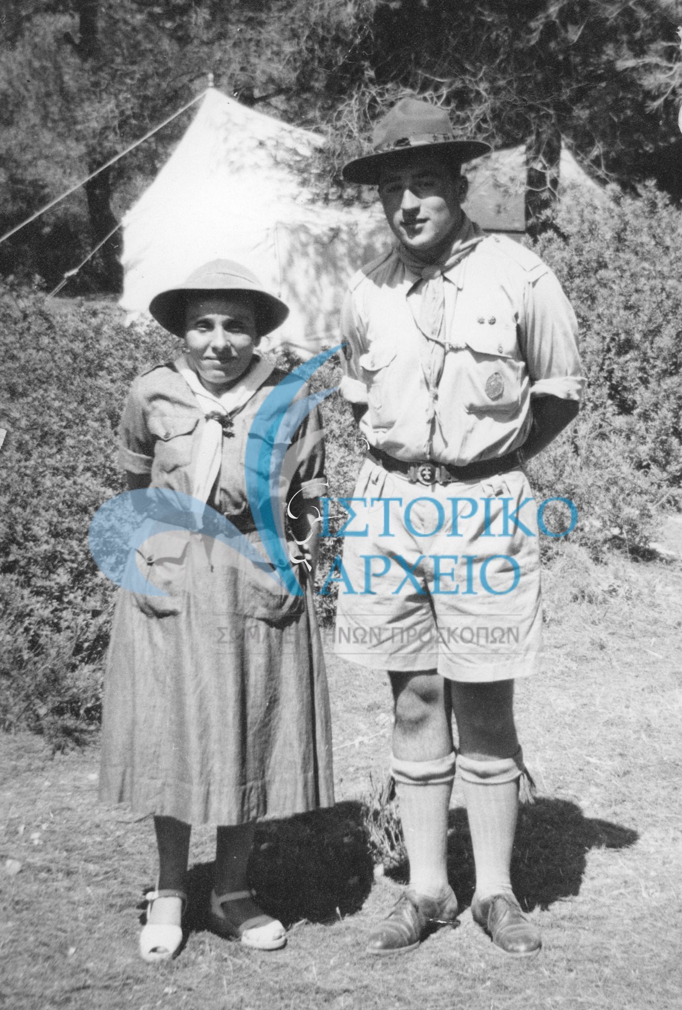 Η Ράκσα - Αγγελική Ρουμπέση με τον Ντ. Χασάπη σε εκδρομή της 17ης Αθηνών τη δεκαετία του `60.