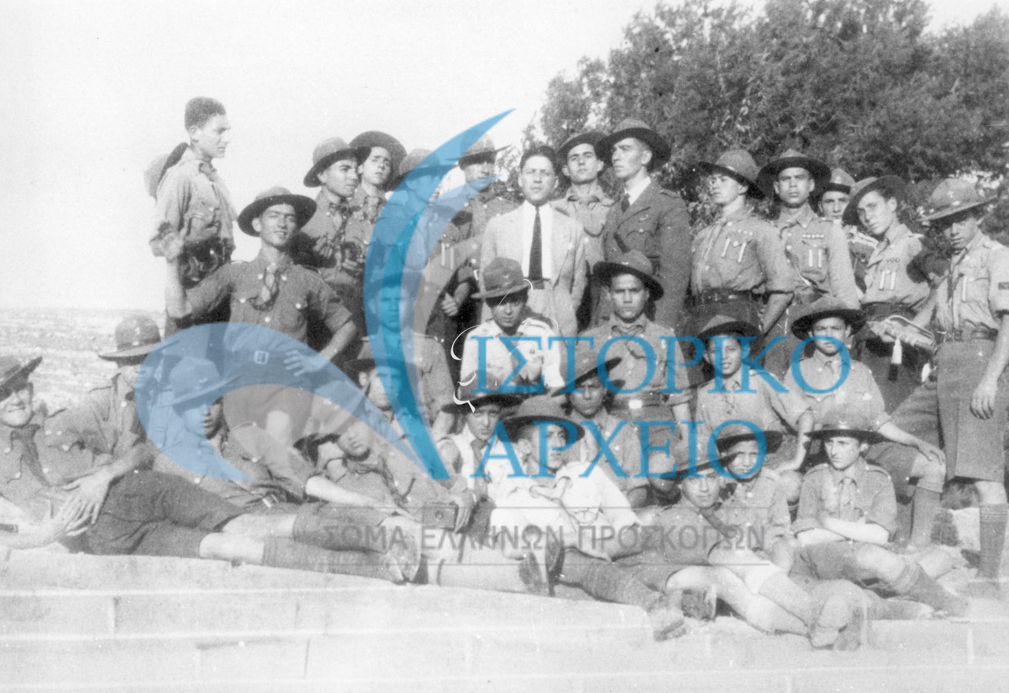 Πρόσκοποι των Χανίων σε εκδρομή στον Αρχαιολογικό χώρο της Κνωσσού τον Ιούλιο του 1933.