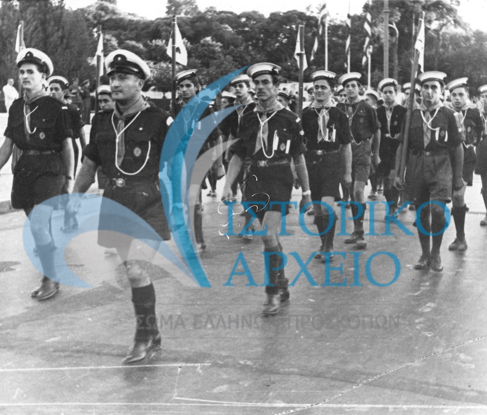 Η 1η Ομάδα Καλαμακίου στην παρέλαση προ του Βασιλέως Παύλου για την επέτειο της 28ης Οκτωβρίου το 1948.