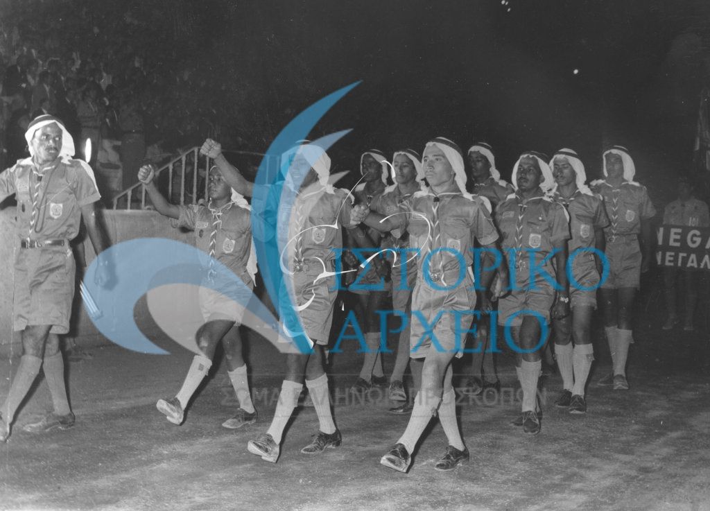 Πρόσκοποι του Κουβέιτ που συμμετείχαν στο 11ο Παγκόσμιο Τζάμπορη του Μαραθώνα στην Διεθνή Προσκοπική Επίδειξη στο Παναθηναϊκό Στάδιο τον Αύγουστο του 1963.