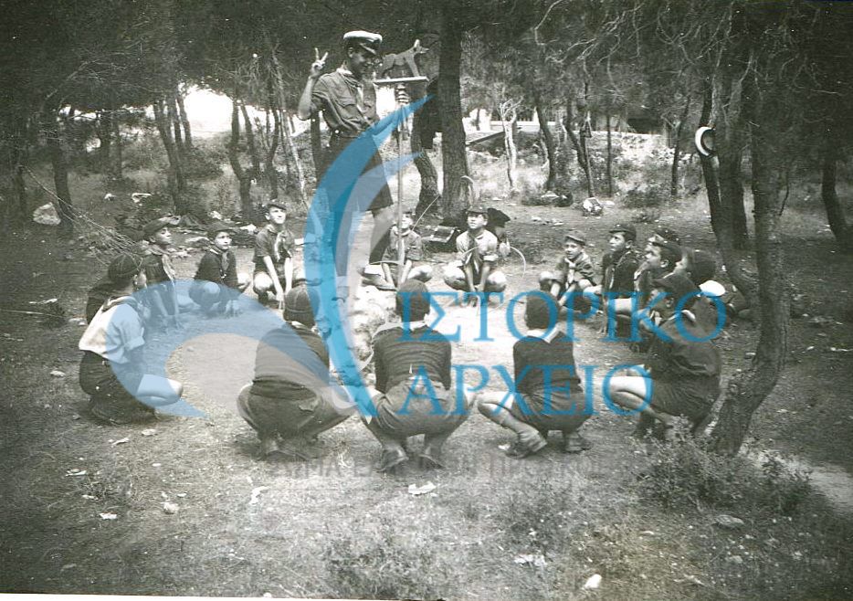 Μεγάλη κραυγή Λυκοπούλων σε εκδρομή στην Αγία Παρασκευή το 1939 με Ακέλα τον Δ. Αλεξάτο. 