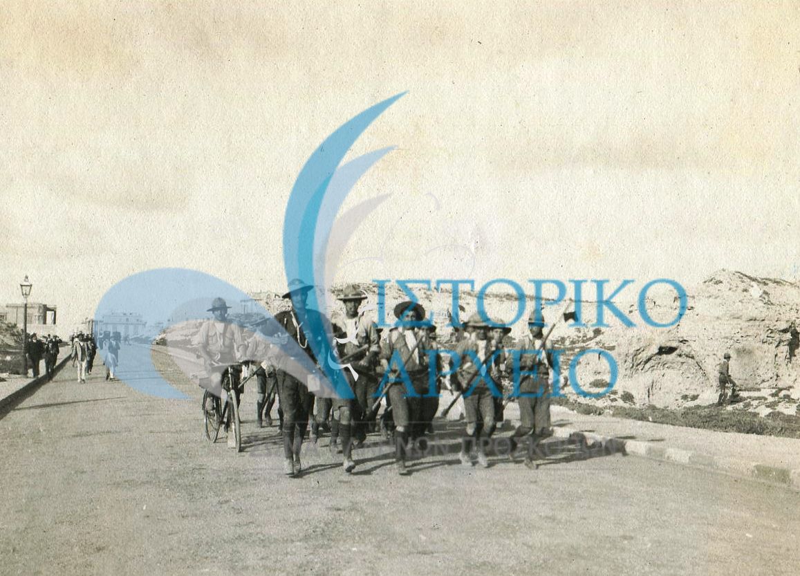 Ο Αντώνης Μπενάκης το Πάσχα του 1914 σε κατασκήνωση των ελλήνων προσκόπων Αλεξάνδρειας στο Σιούφ.