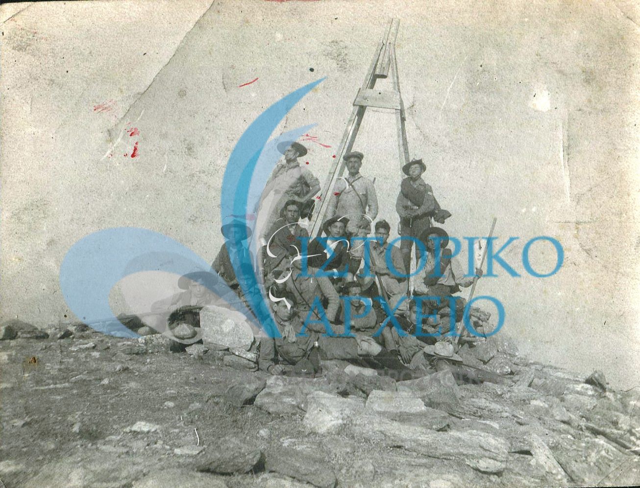 Πρόσκοποι της 9ης Ομάδας Αθηνών σε εκδρομή στην Πεντέλη το 1918.