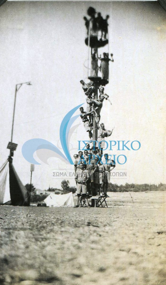 Έλληνες Πρόσκοποι Ιεροσολύμων σε επίδειξη  το 1935 Αρχηγός Αργύρης Ιγνατιάδης 