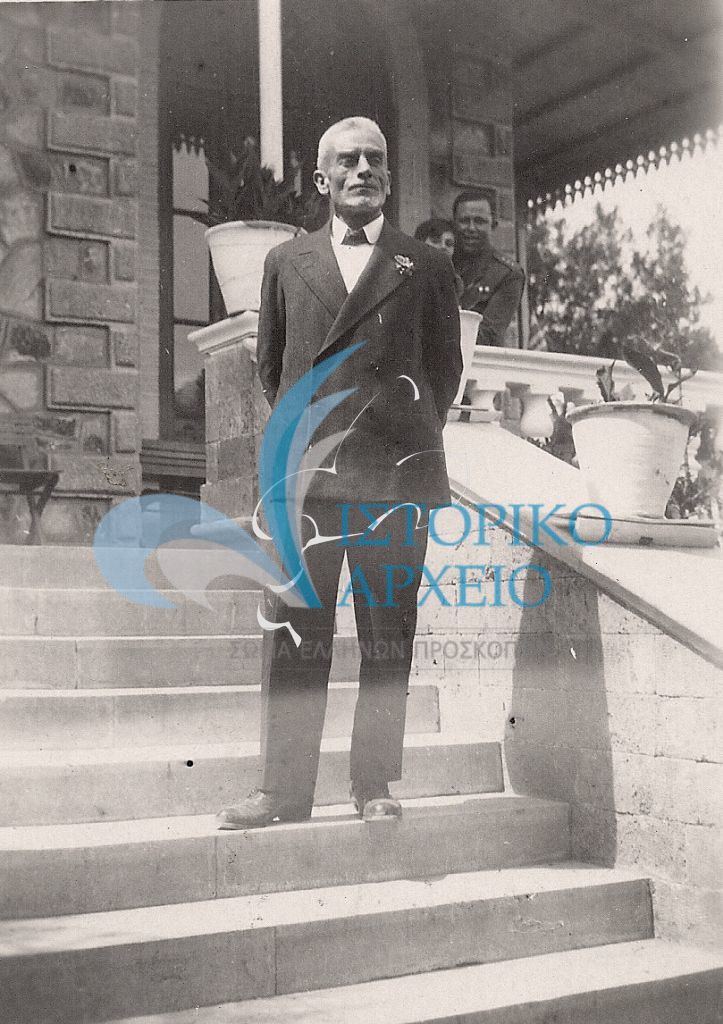 Ο Γενικός Έφορος (1926-1927) Χρήστος Μπισιμιτζάκης σε επίσκεψή του στην Ερμούπολη Σύρου το 1927.