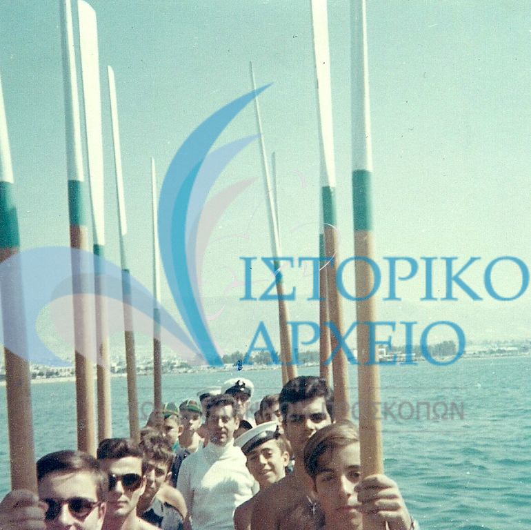 Κωπηλασία σε ναυτοπροσκοπική λέμβο της 9ης Αθηνών ανοικτά της Ερμιόνης το 1968. Αρχηγός ο Γ. Βλάχος.