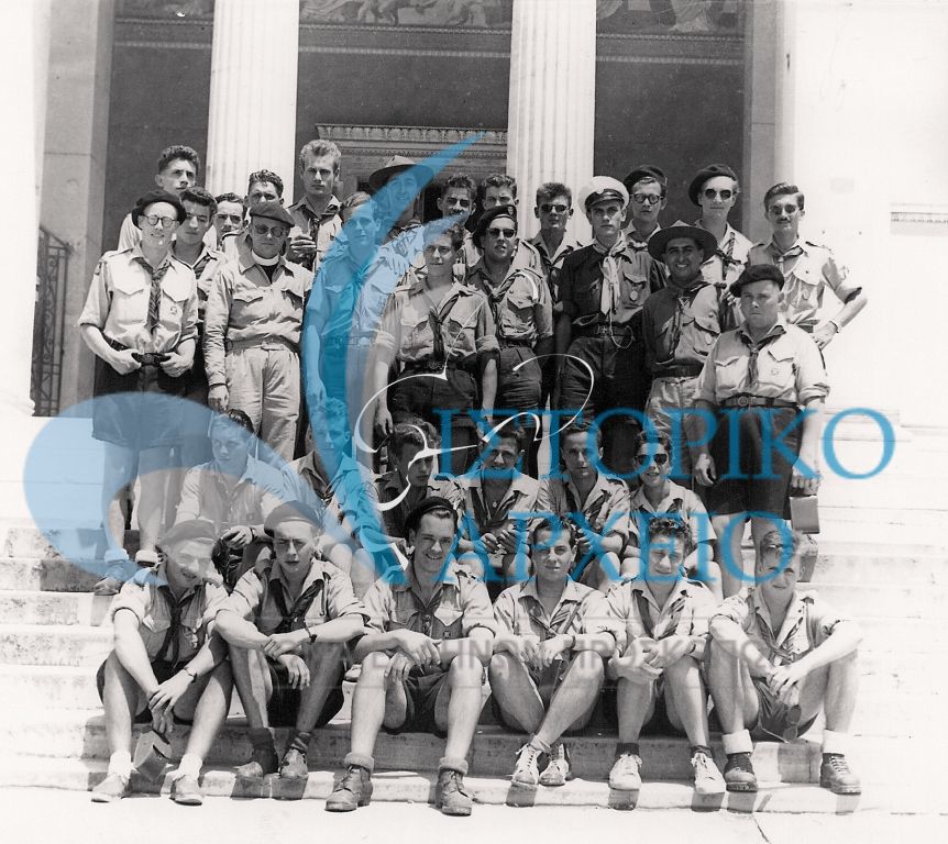 Αντιπροσωπεία Γάλλων προσκόπων στην Αθήνα προκειμένου να συμμετέχει στο 1ο Πανελλήνιο Τζάμπορη του Διονύσου το 1950.