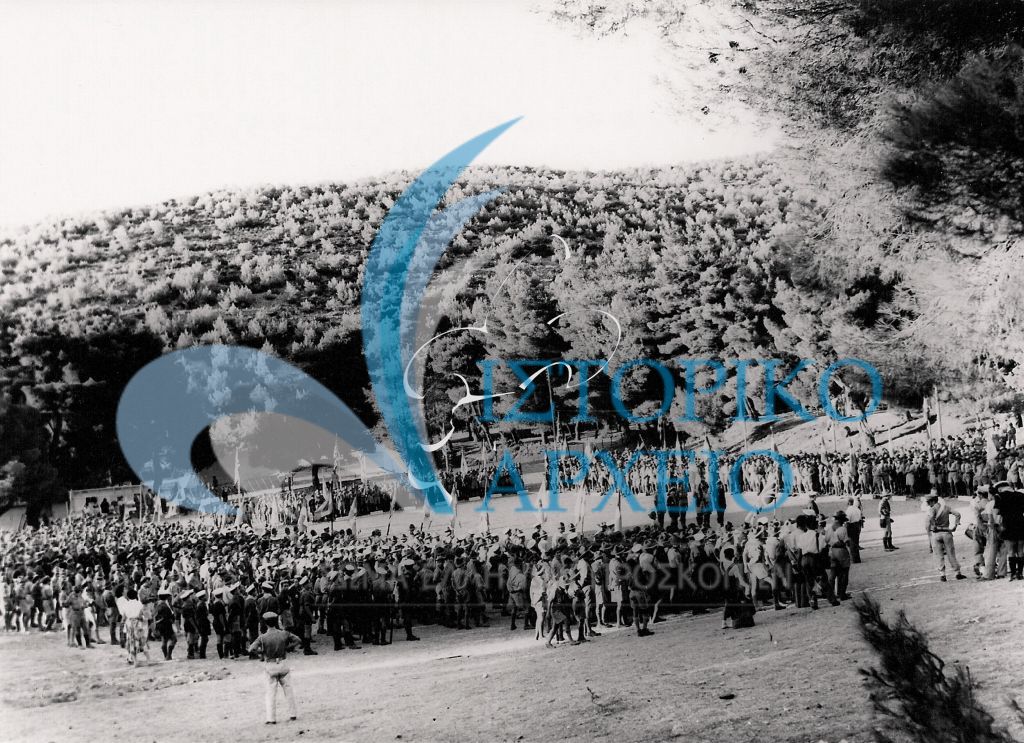 Πανοραμική φωτογραφία από την πυρά έναρξης του 1ου Πανελληνίου Τζάμπορη στο Διόνυσο το 1950.