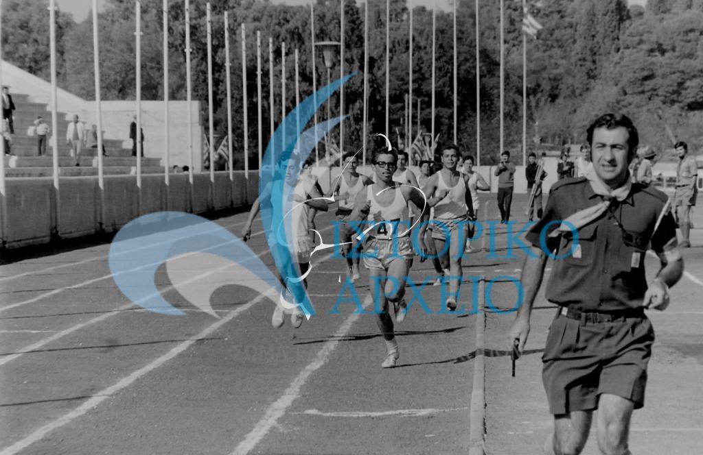 Πρόσκοποι στο άθλημα των 100 μέτρων στους Αγώνες Στίβου της ΠΕ Πρωτευούσης στο Στάδιο το 1971.