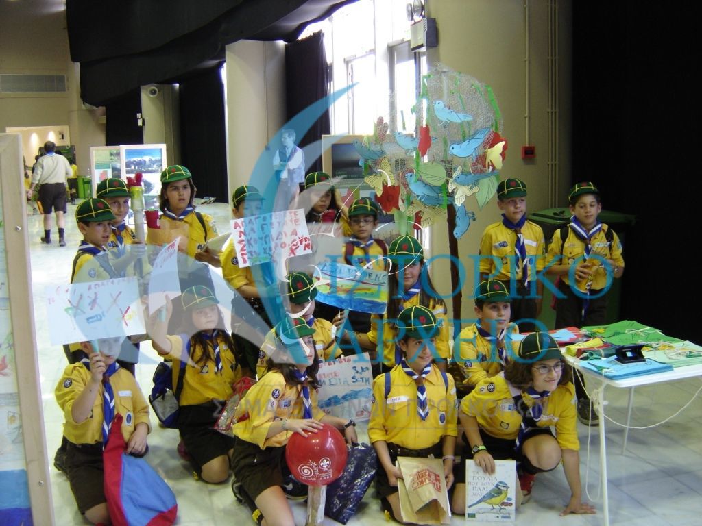 Λυκόπουλα συμμετέχουν στις εκδηλώσεις για την Παγκόσμια Ημέρα Περιβάλλοντος το 2004.