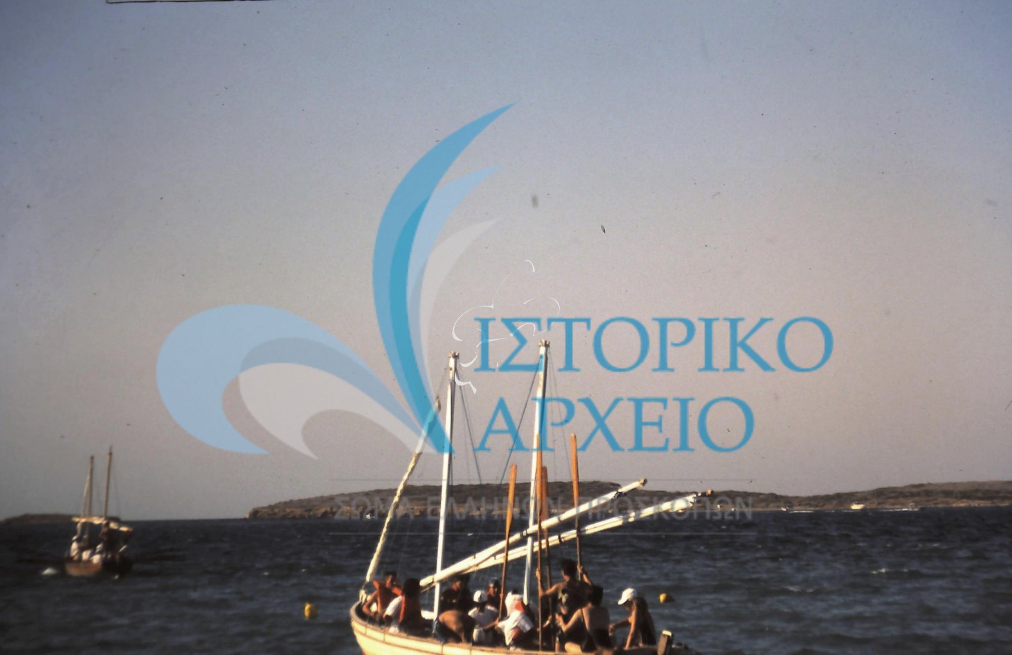 Προσκοπικά σκάφη ανοικτά του Σαρωνικού στην 3η Ναυτοπροσκοπική Regatta με την ευκαιριά των 90 χρόνων του ΣΕΠ το 2000.