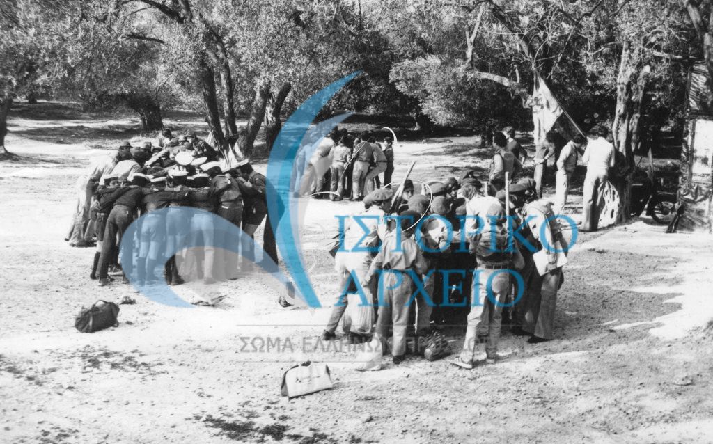 Κραυγές Ομάδων σε εκδρομή της ΤΕ Μυτιλήνης στα Πάμφιλια το 1978.