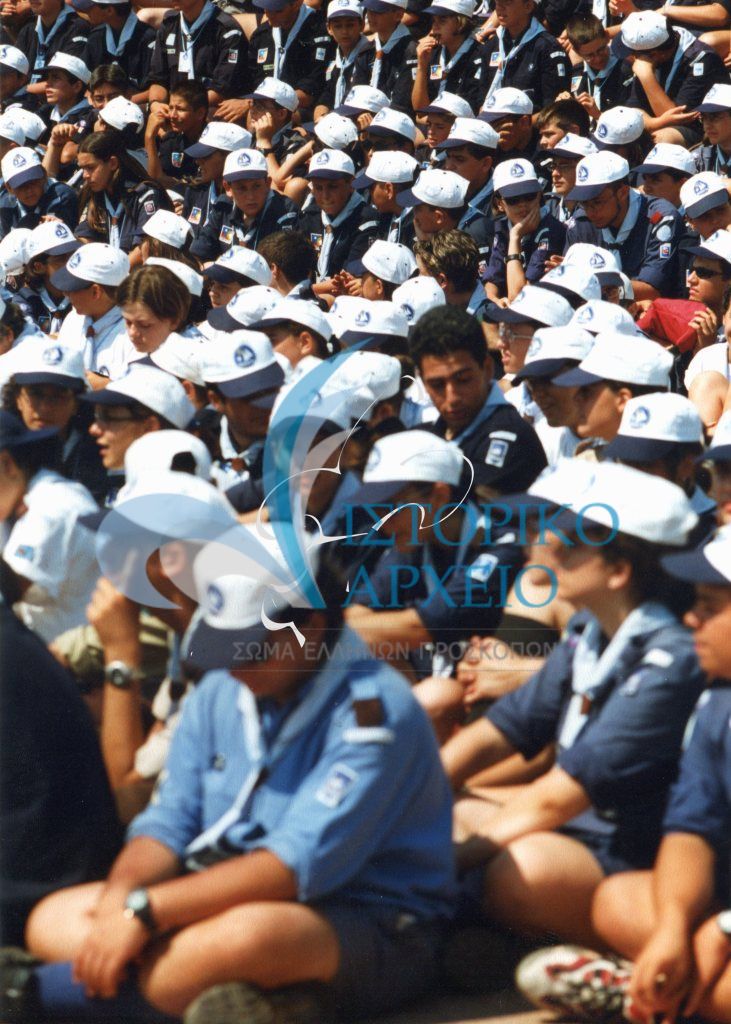 Συντροφιά ναυτοπροσκόπων στη Regatta 2000