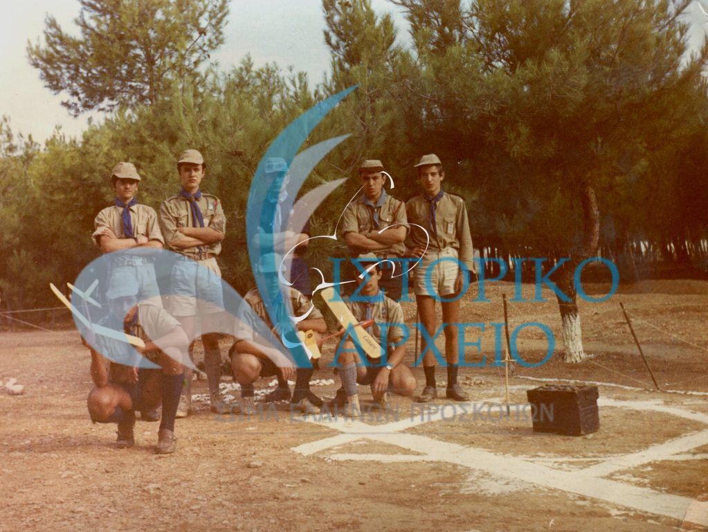 Εκπαιδευόμενοι βαθμοφόροι σε Σχολή Αερομοντελισμού το 1970.