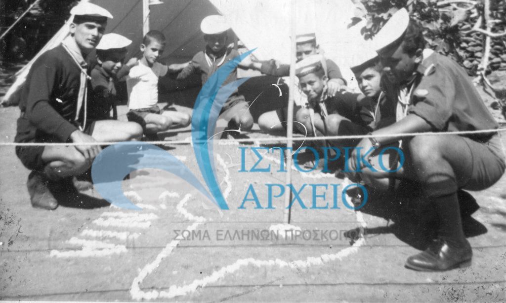 Η ενομοτία Δελφινιών του 1ου Σ. Ν/Π Βροντάδου Χίου σε κατασκήνωση στον Παντουκιό το 1962.