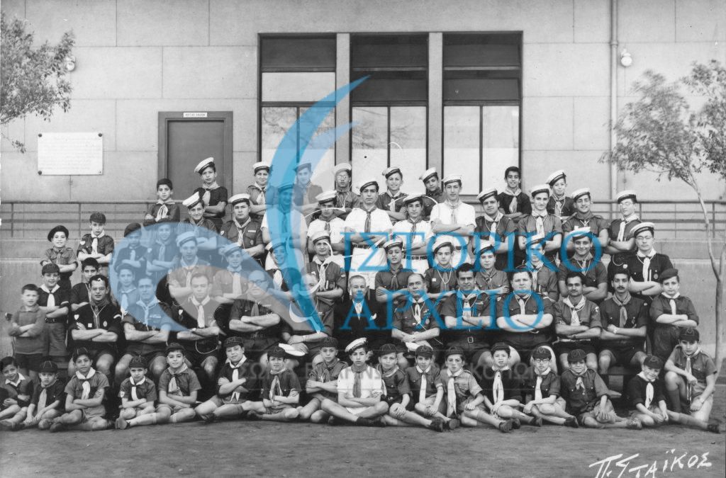Από την ίδρυση των ναυτοπροσκόπων της ΤΕ Καϊρου το 1950  από τις προσκοπικές αρχές. Απο αριστερά διακρίνονται: Δ. Αδαμίδης, Φλωρέντης Λαζ., Αρ. Πιέρης, Μιχ. Γιαγλίδης, Παν. Γιόβας, Κλ. Μουραφετλής, Μάρκος Δεληγιώργς, Κων. Φραγκούλης, Στ. Λαδόπουλος, Χαρ. Χατζηαθανασάκης, Χρ. Μακρυγιάννης.