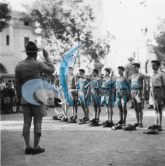 Υπόσχεση νέων προσκόπων στην ελληνική ομάδα του Σουέζ το 1951. 