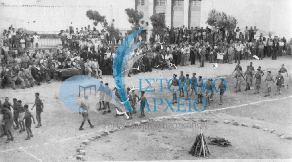 Τελετή Υπόσχεσης Προσκόπων της ΠΕ Άρτας στο Στάδιο της πόλης το 1945 παρουσία του ΠΕ Γ. Βασταρούχα.