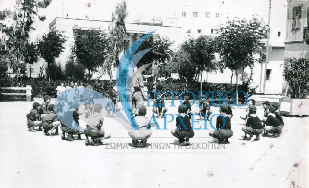Η 6η Αγέλη Αθηνών σε Μεγάλη Κραυγή στη Πλατεία Προσκόπων το 1939.