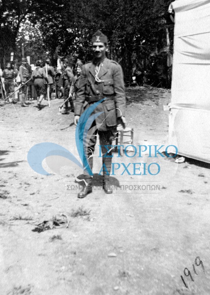 Πρόσκοπος της Κωνσταντινούπολης σε εκδρομή 1919. 