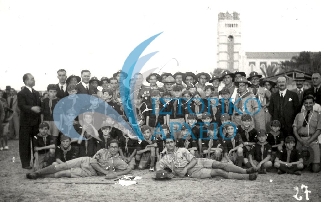 Ο ΓΕ Λ. Πτέρης μαζί με τα λυκόπουλα του Πορτ Σάιδ και τους βαθμοφόρους τους σε επίσκεψή του στην Αίγυπτο το 1937.