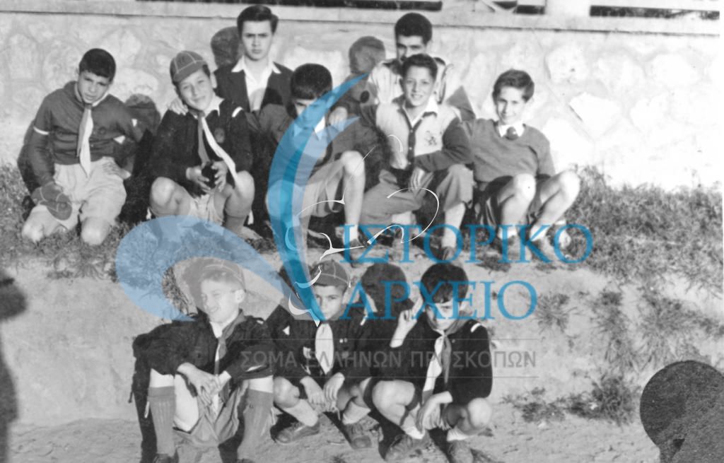 Λυκόπουλα της Αγίας Παρασκευής το 1954.