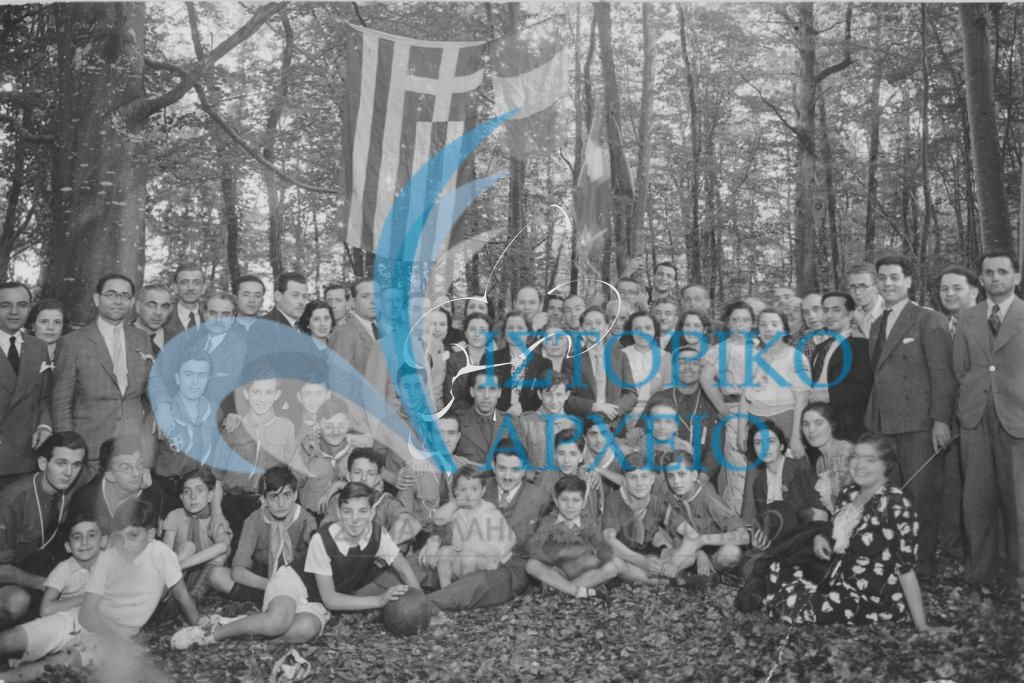 Εκδρομή της ελληνική προσκοπικής Ομάδας παρισίων το 1937.