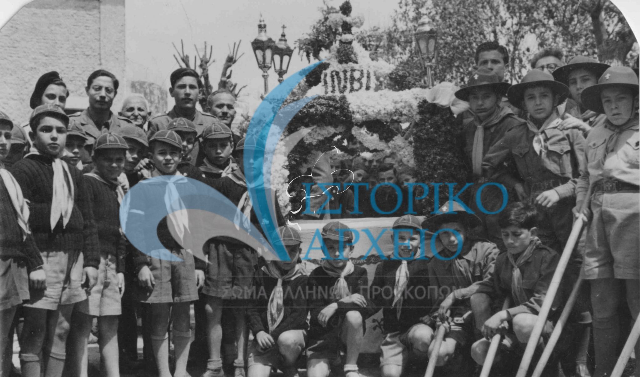 Πρόσκοποι της Αθήνας συνοδεύτουν τον Επιτάφιο την Μεγάλη Παρασκευή