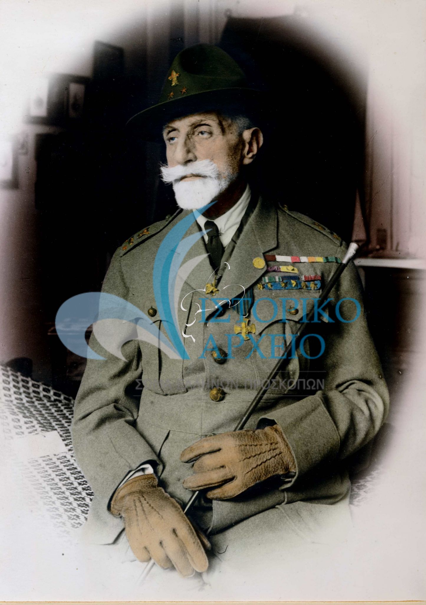 Ο Γενικός Έφορος (1915-1920) Κωνσταντίνος Μελάς σε επιχρωματισμένη φωτογραφία του Σ. Λορέντζου κατά τον Μεσοπόλεμο.