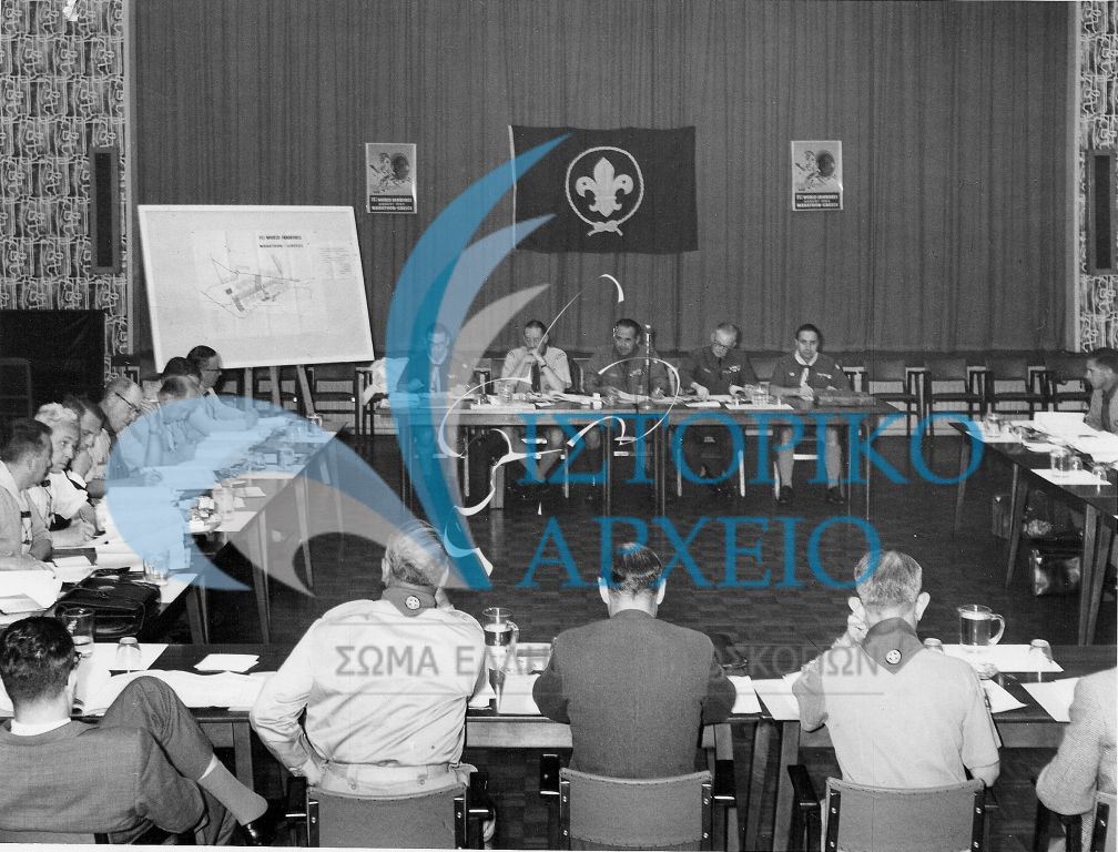 Ο ΓΕ Δ. Αλεξάτος παρουσιάζει το 1962 στο Παγκόσμιο Προσκοπικό Γραφείου το 11ο Τζάμπορη του Μαραθώνα.