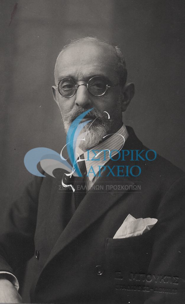 Ο δικηγόρος Ιωάννης Βλαβιανός ήταν ο Πρόεδρος του πρώτου Τοπικού Προσκοπικού Συνδέσμου Αθηνών (νυν ΕΚΣ).