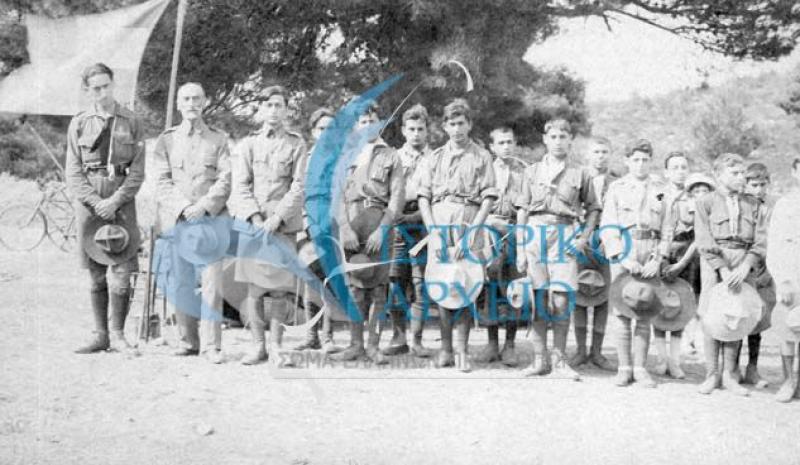 Πρόσκοποι της 3ης Ομάδας Αθηνών σε κατασκήνωση στο Διόνυσο Αττικής το Δεκαπενταύγουστο του 1921.