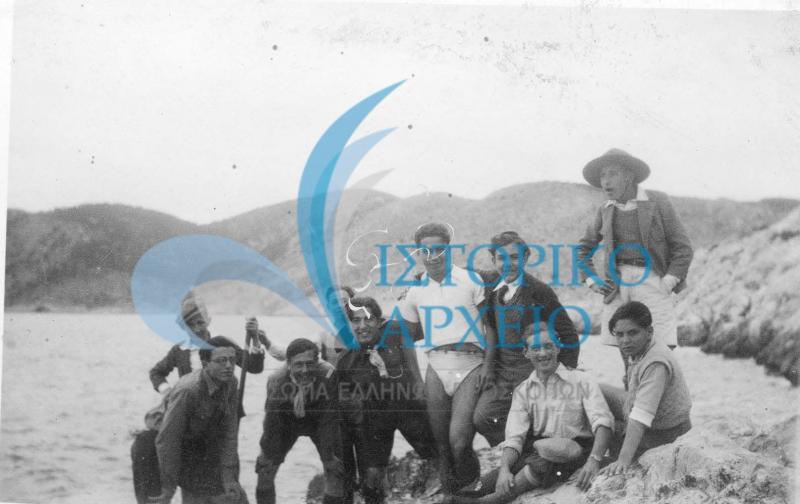 Η προσκοπική Ομάδα του Κολλεγίου Αθηνών το 1933 σε εκδρομή